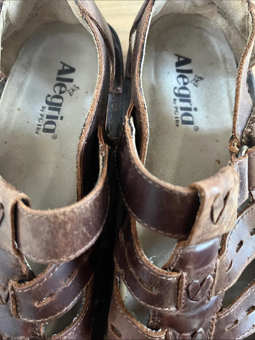 Alegria Men's Brown Leather Fisherman-Style Sandals